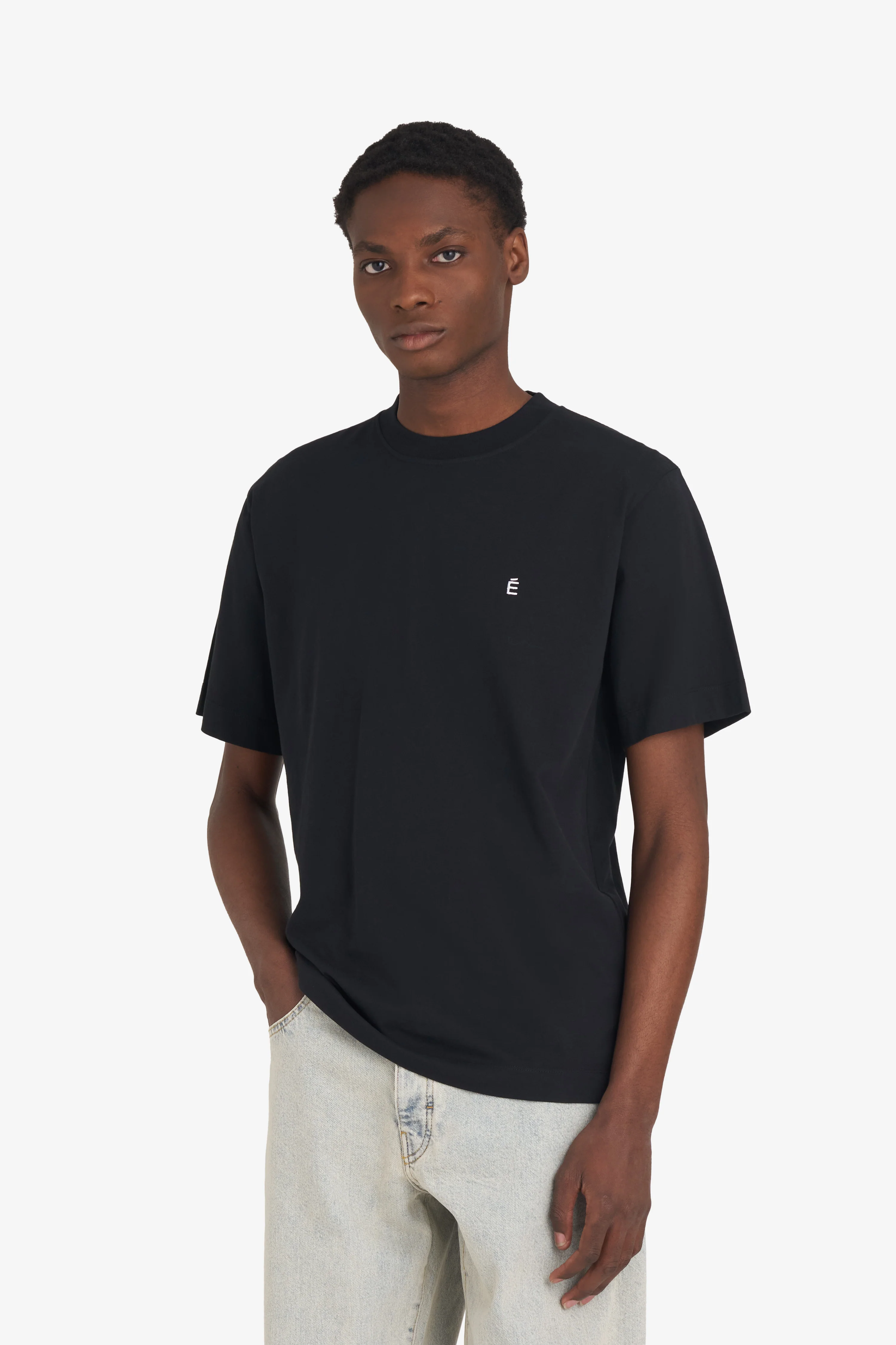 REGULAR T-SHIRT É - BLACK - Image 3
