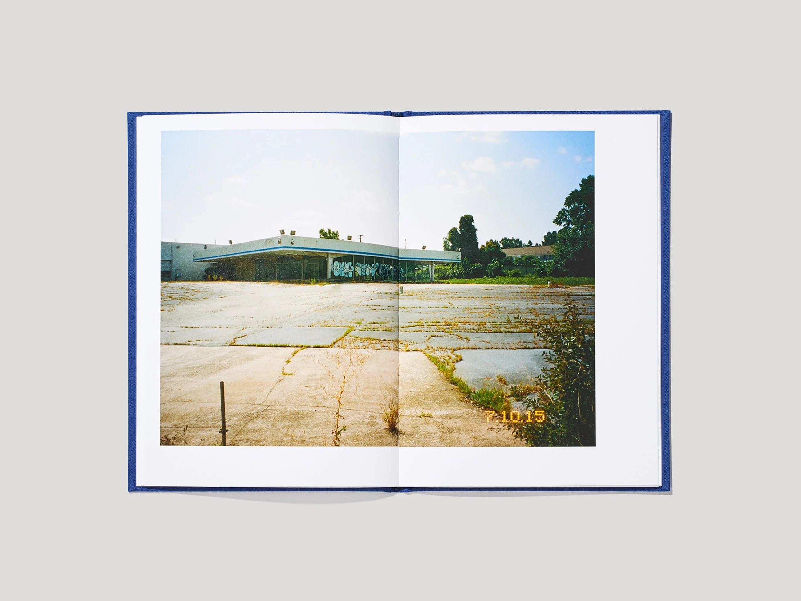 N°17 - Ari Marcopoulos - Image 6